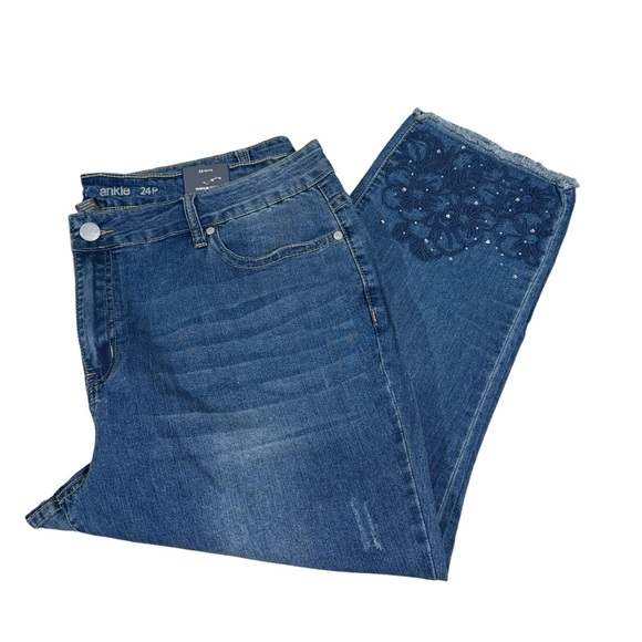 NWT Avenue Cropped Jeans Blue Size 24 Petite - Picture 1 of 4